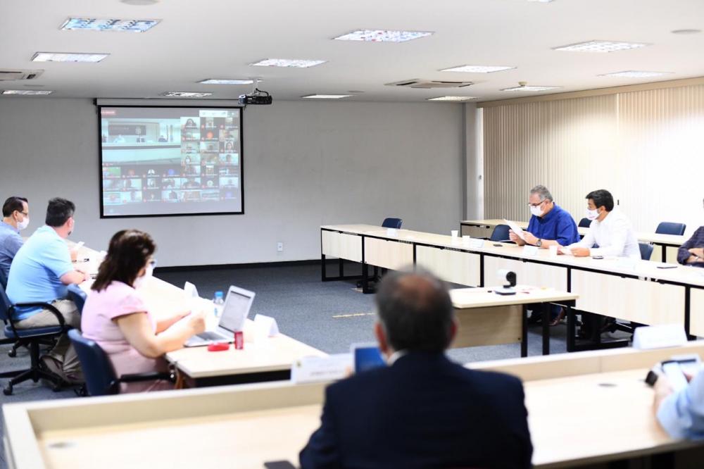 Governo do Amazonas prorroga restrições e apresenta plano de reabertura da economia condicionado à curva do Covid-19