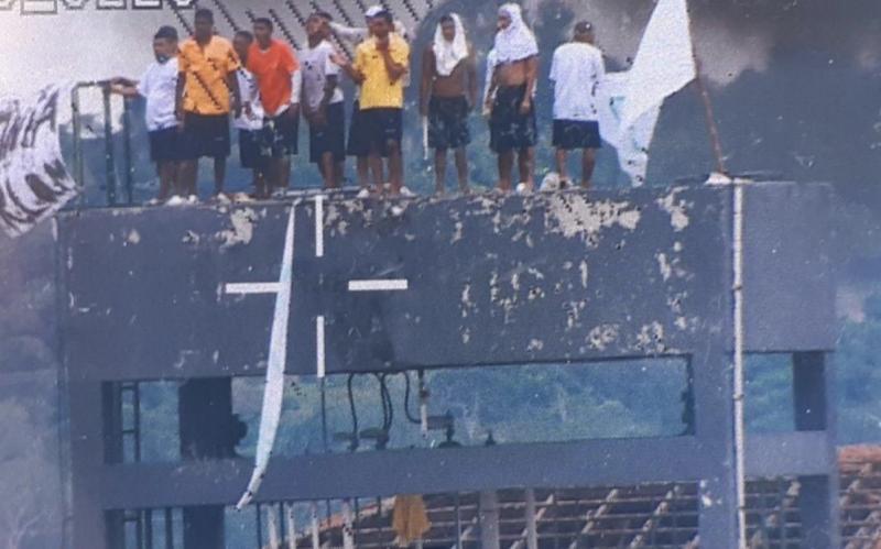 Detentos fazem rebelião com reféns em presídio de Manaus