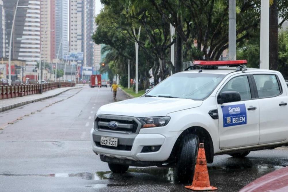No segundo dia de 'lockdown', prefeitura inicia bloqueios nas ruas de Belém (PA)