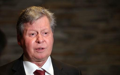 Lockdown pode terminar em 'tiro e morte', diz prefeito de Manaus em entrevista