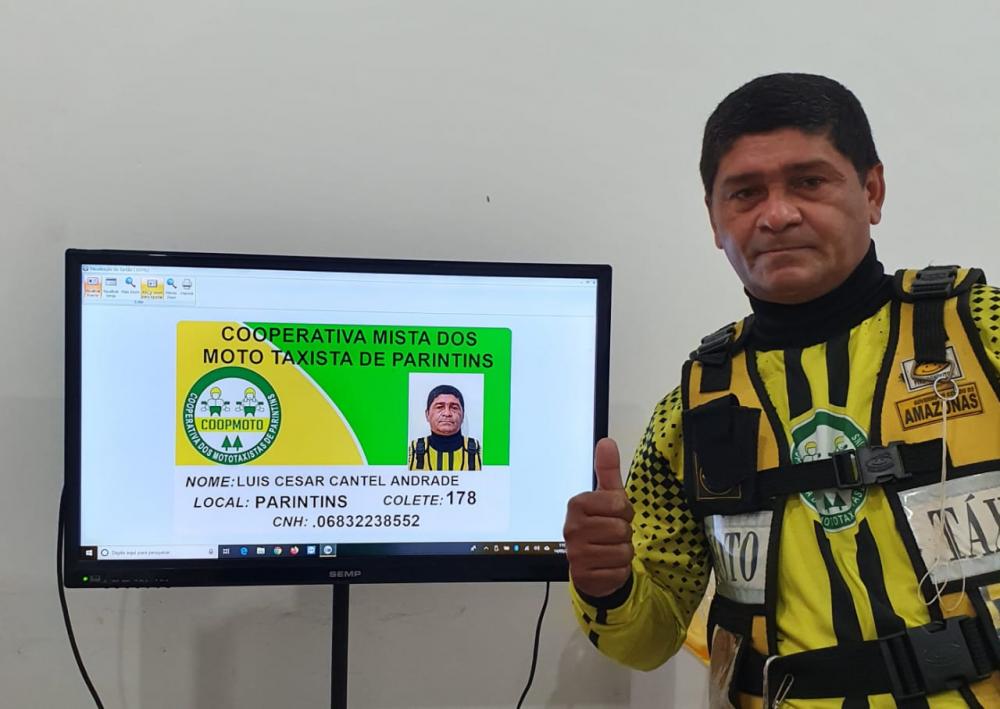 Coopmoto produz carteirinha de identificação dos moto taxistas