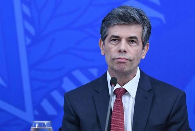 Nelson Teich pede demissão do Ministério da Saúde menos de um mês no cargo