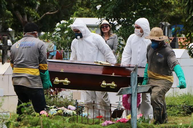 Covid-19: Brasil bate recorde de mortes em único dia