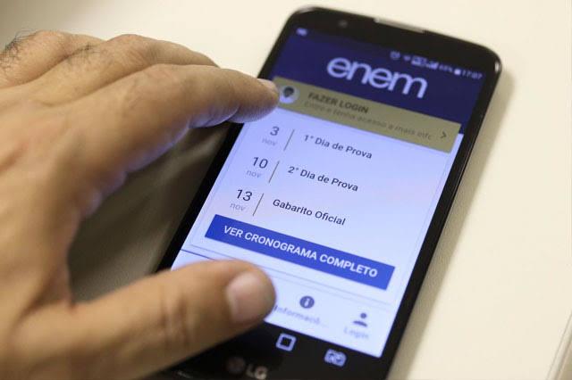Senado aprova adiamento do ENEM; proposta irá para Câmara Senado aprova adiamento do ENEM; proposta irá para Câmara