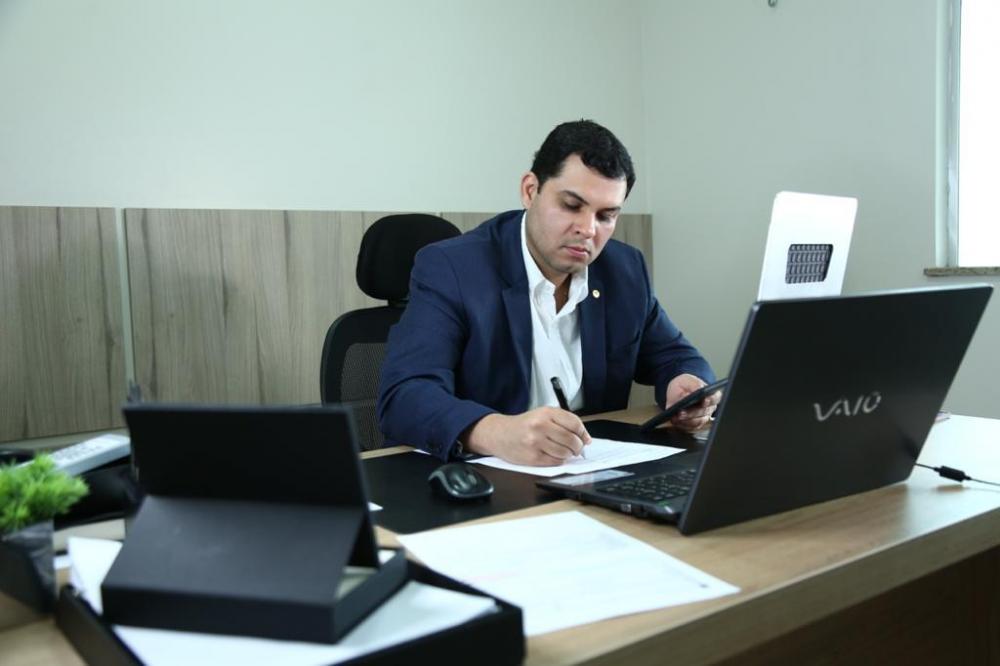 Deputado pede hospital de referência para pacientes do interior do Amazonas Deputado pede hospital de referência para pacientes do interior do Amazonas
