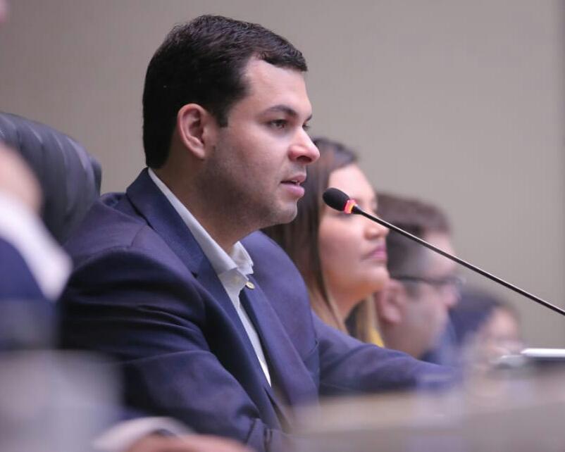 Governo atende pedido de deputado pela antecipação da primeira parcela do 13º salário dos servidores do Amazonas