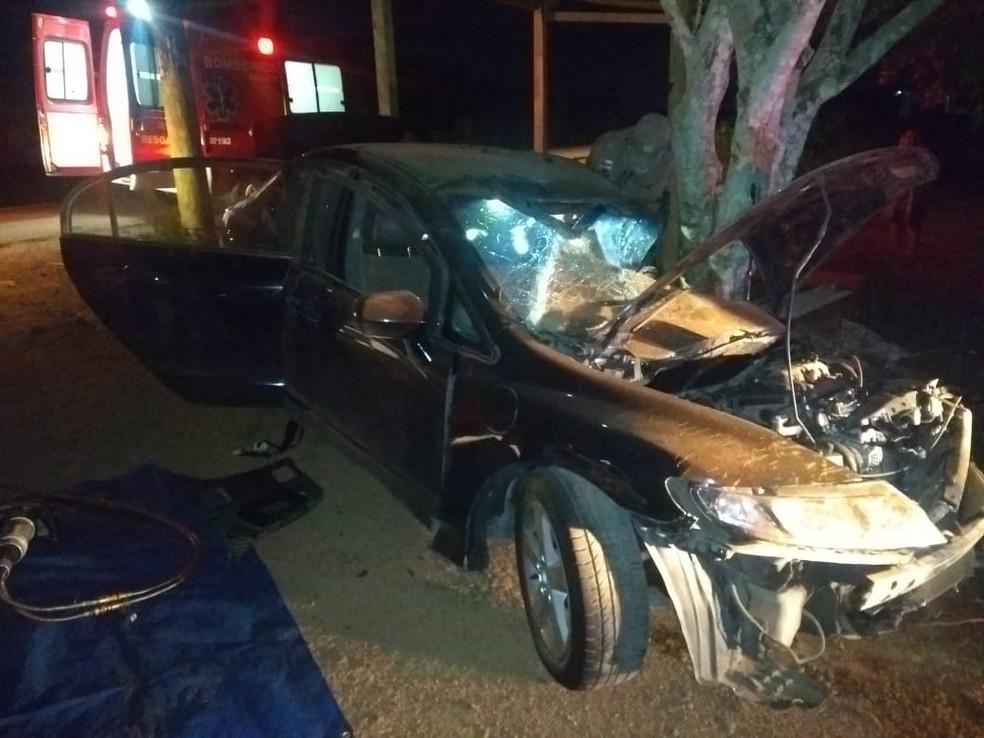 Industriário morre após colidir carro em árvore na rodovia Manoel Urbano, em Iranduba