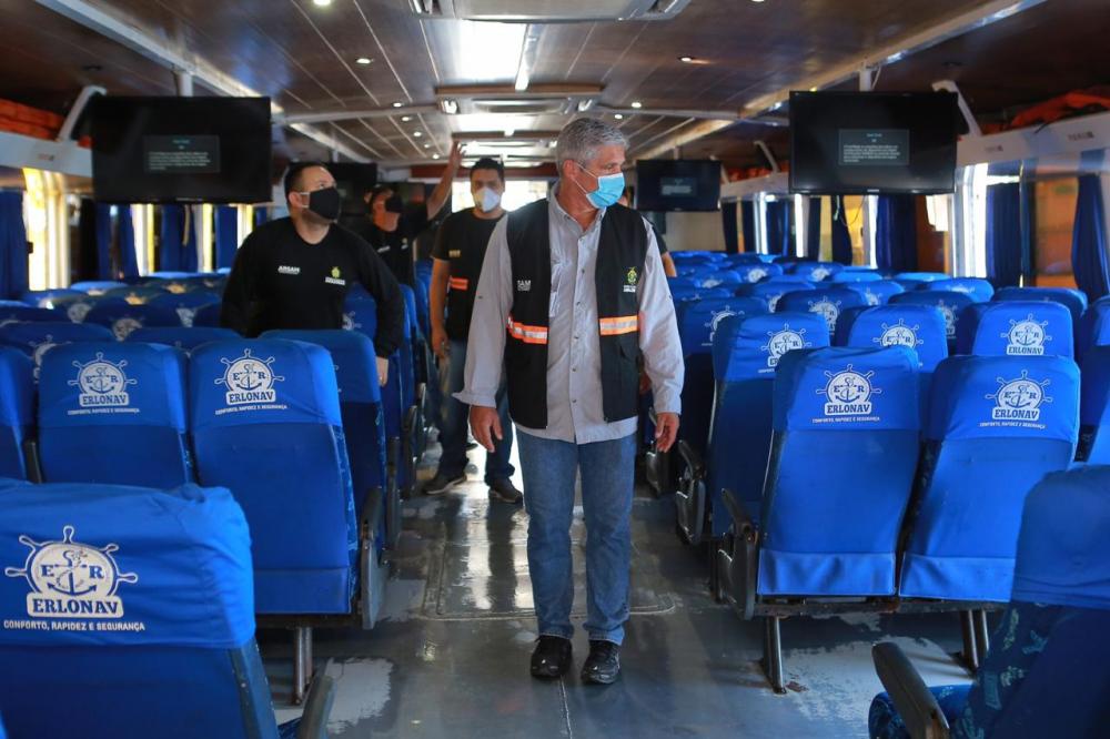 Transporte fluvial de passageiros retorna nesta quinta-feira, 16, com capacidade reduzida Transporte fluvial de passageiros retorna nesta quinta-feira, 16, com capacidade reduzida