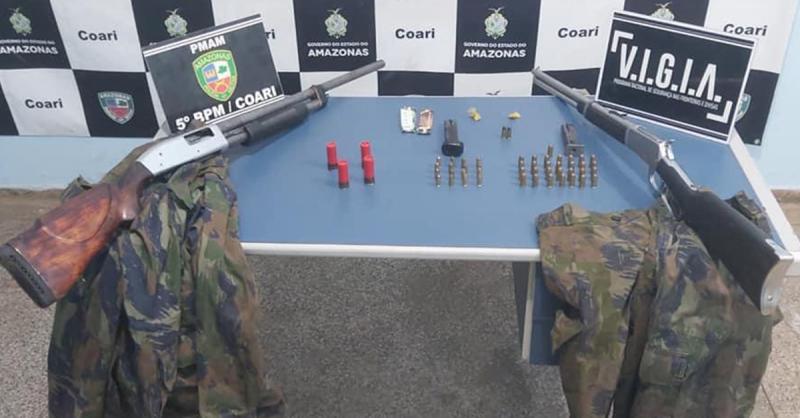 PM apreende armas de fogo e bote usados em crimes de pirataria no AM