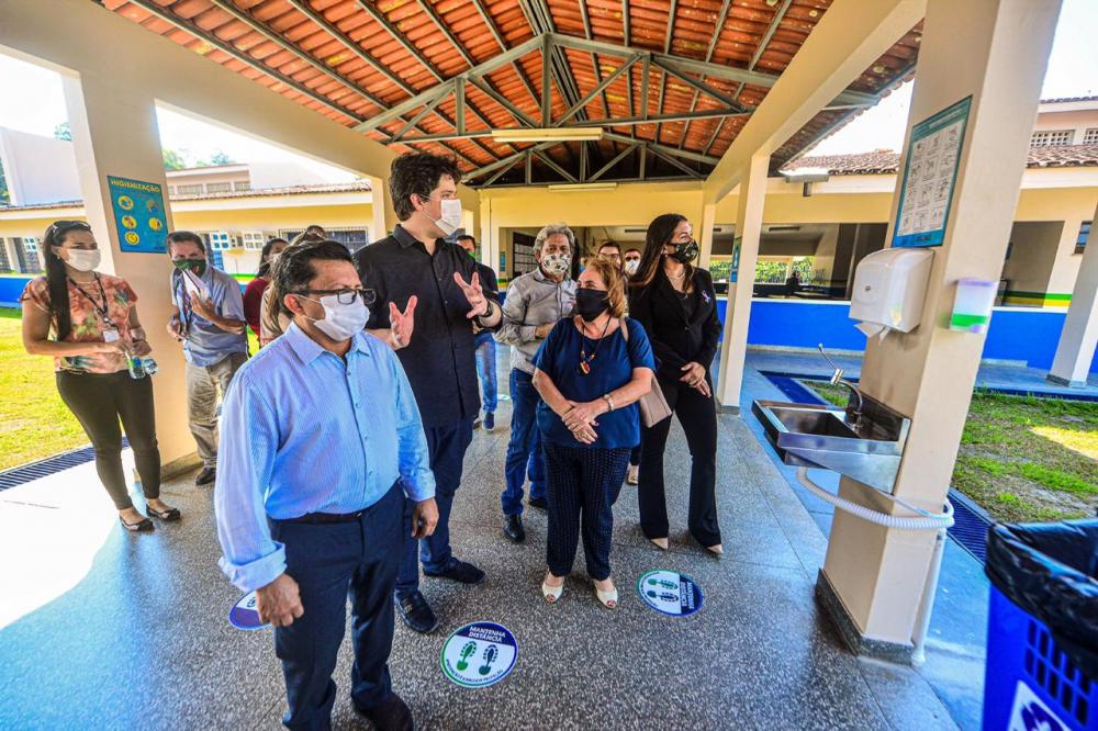 Deputados fiscalizam escolas de Manaus para retorno às aulas presenciais na segunda (10)