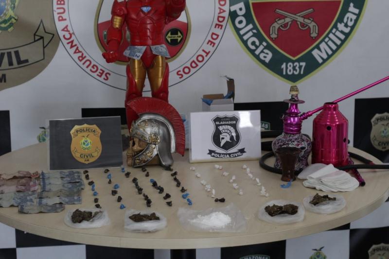 Mulheres que escondiam drogas em boneco do ‘Homem de Ferro’ são presas