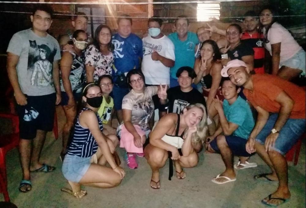 Pré-candidato Babá Tupinambá reúne com famílias de bairros de Parintins
