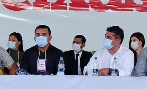 Em convenção, Glênio anuncia Ridson Barbosa como vice em Barreirinha