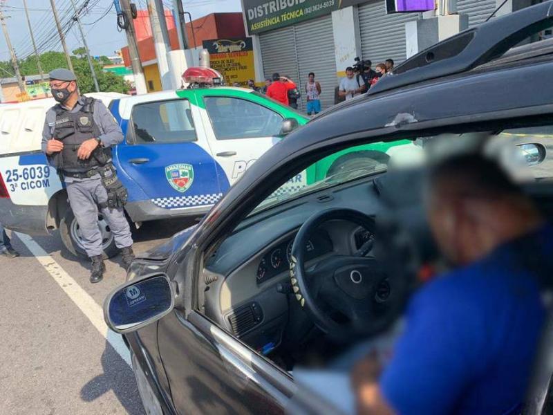 Homem é abordado por motoqueiro e morto a tiros em avenida de Manaus