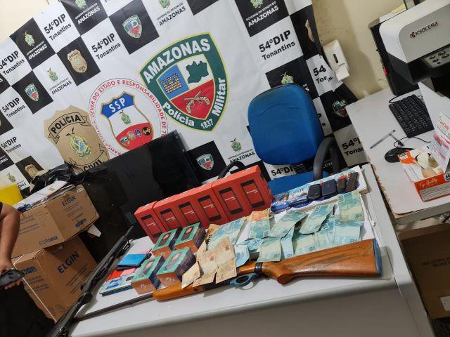 Prefeito de Tonantins é preso com dinheiro ‘vivo’ e armas dentro de casa
