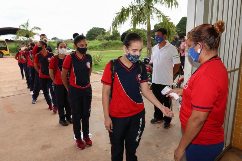 Governo do Amazonas retoma aulas presenciais para 50 mil alunos da Região Metropolitana de Manaus