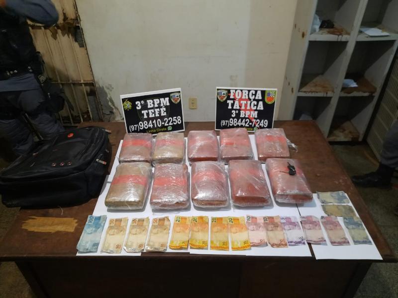 PM detém homem com mais de 10 quilos de entorpecentes dentro de casa em Tefé