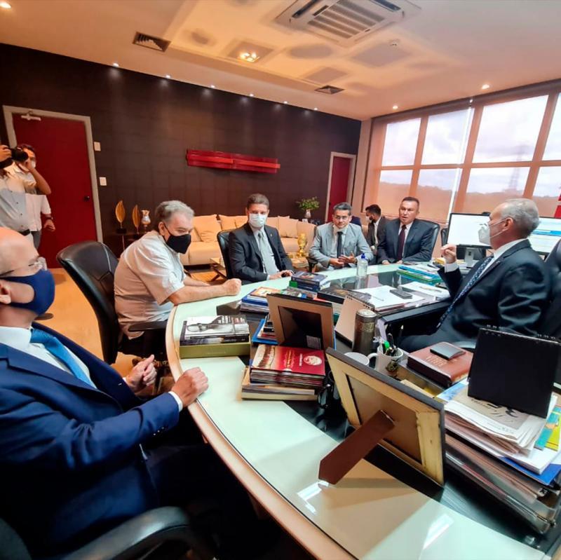 David vai ao TCE-AM pedir a suspensão de licitações e pregões não essenciais da prefeitura
