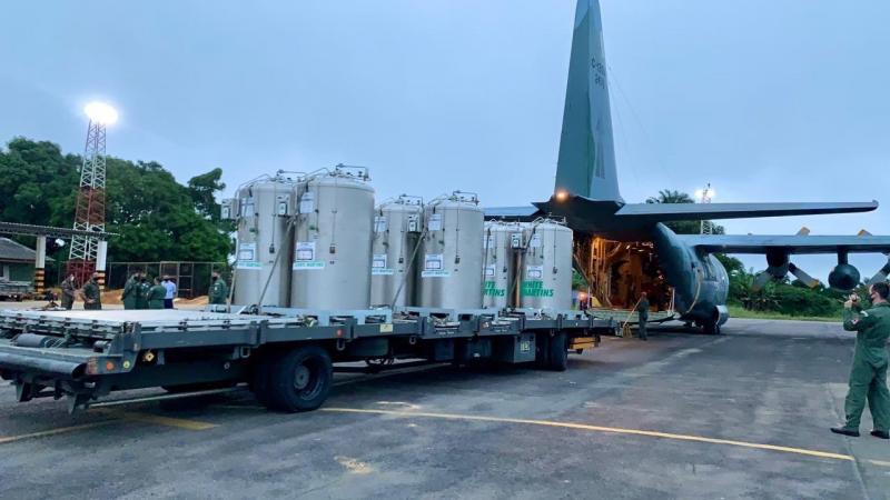 Durante a madrugada, Governo do Estado recebe oxigênio para hospitais de Manaus