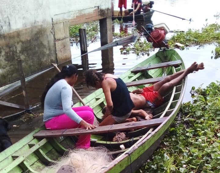 Em uma voadeira, quatro homens atiram contra pai e filho durante pescaria no lago do Macurany, em Parintins