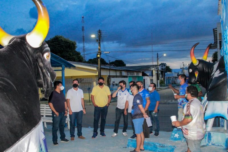 Boi Caprichoso apresenta projeto do novo complexo do curral Zeca Xibelão ao prefeito de Parintins Boi Caprichoso apresenta projeto do novo complexo do curral Zeca Xibelão ao prefeito de Parintins