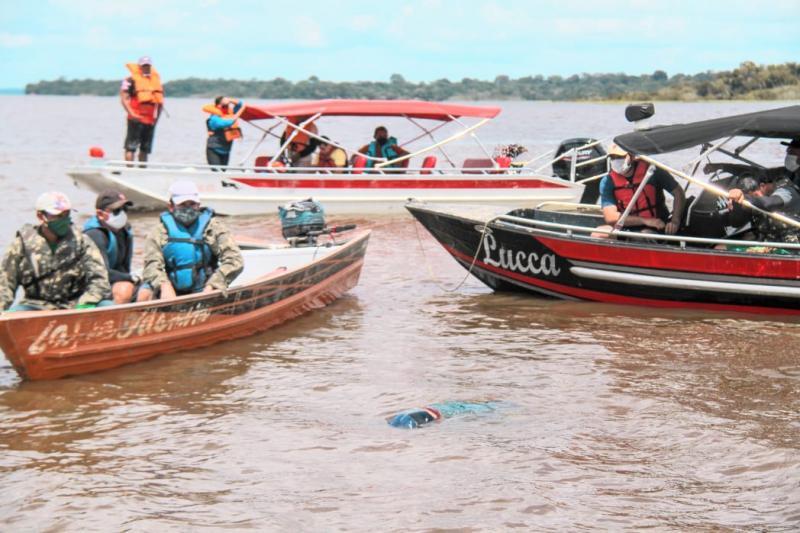 Corpo de criança desaparecida após acidente de lancha em Barreirinha, é encontrado depois de 16h horas de buscas