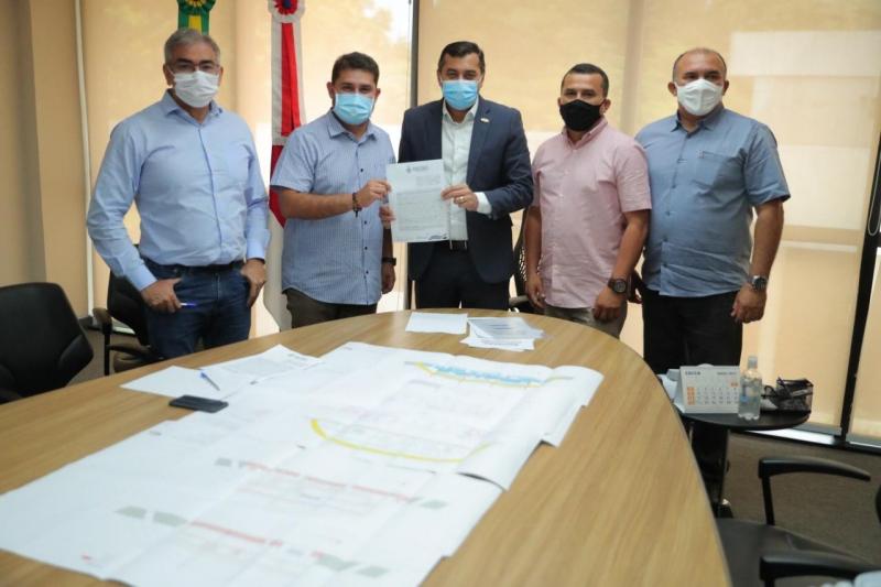 Governador Wilson Lima assina contrato para reformar estádio no município de Barreirinha