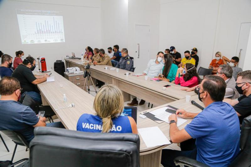 Parintins mantém toque de recolher e flexibiliza funcionamento de igrejas, bares, lanchonetes e restaurantes