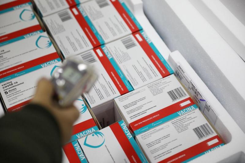 Governo do Amazonas recebe 64.700 novas doses de vacinas contra a Covid-19