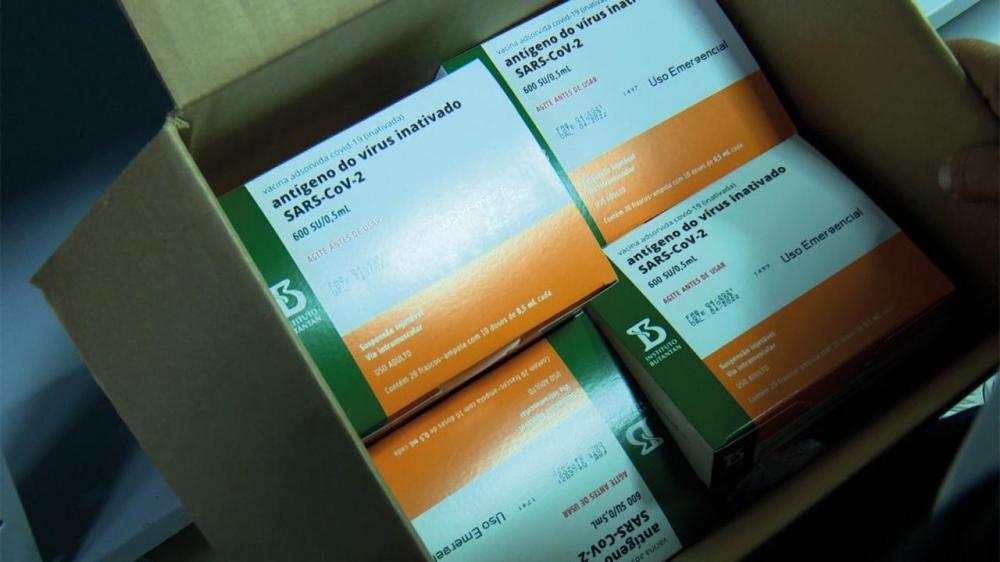 Governo do Amazonas recebe lote com 14.700 doses de vacina contra a Covid-19