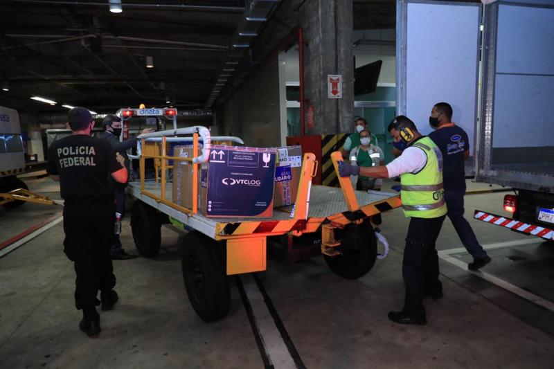 Governo do Amazonas recebe 16.380 mil doses da vacina Pfizer