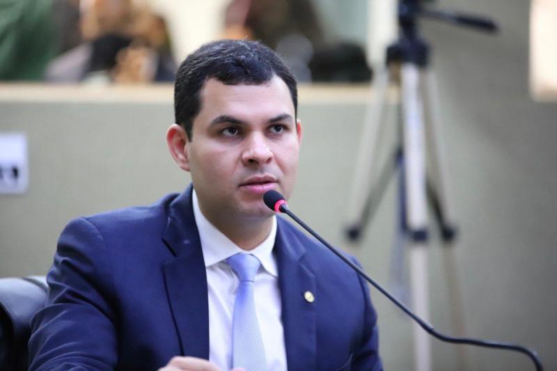 Projeto de Lei de Saullo Vianna veda bancos de oferecer empréstimo por telefone a aposentados no AM