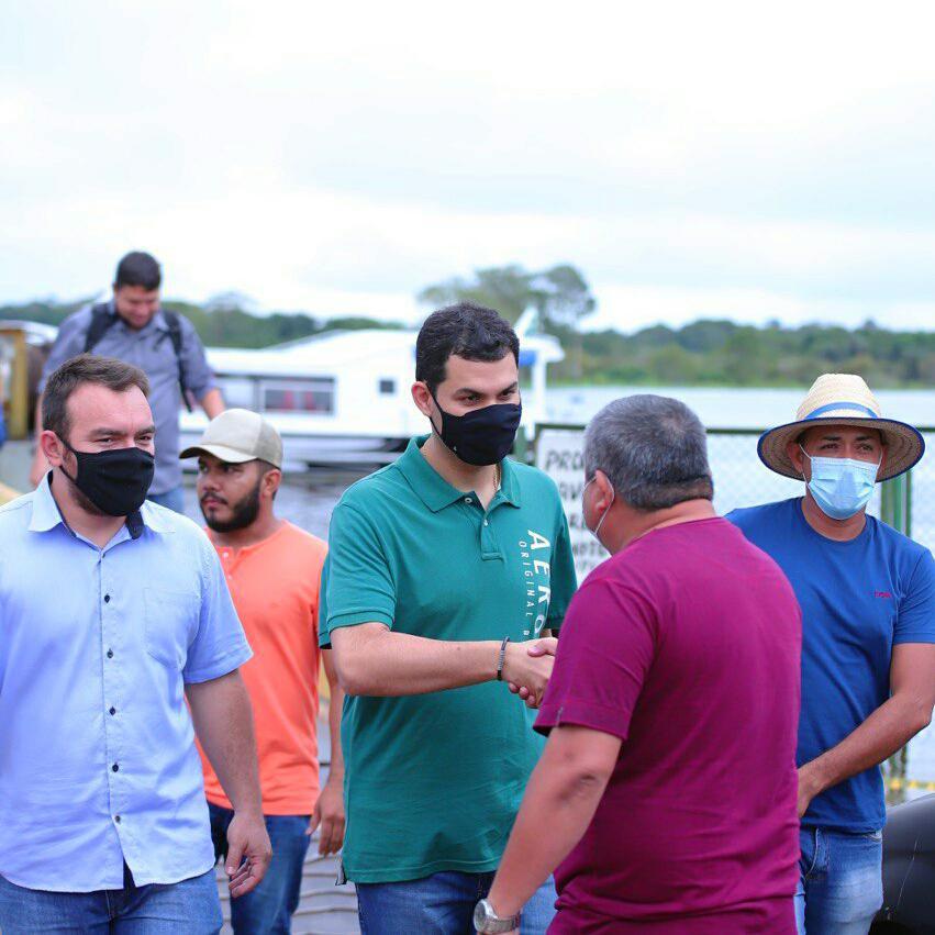 Em Manaquiri, Saullo Vianna destina emendas para ação social e conhece principais demandas das zonas urbana e rural