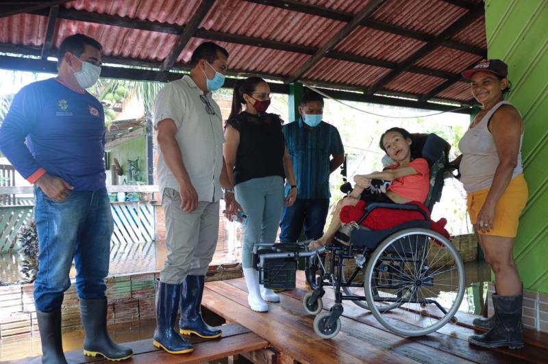 Em Barreirinha, famílias atingidas pela cheia são beneficiadas com construção de assoalhos suspensos 