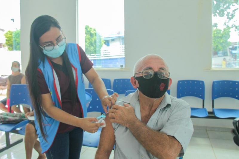 Em Barreirinha, segunda dose da vacina contra a Covid-19 chega aos idosos de 65 a 69 anos