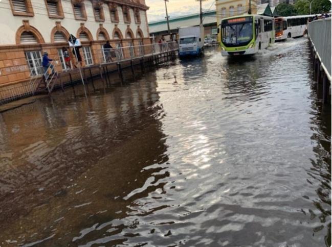Seis centímetros separam 2021 da maior enchente do Rio Negro; marca pode ser batida sexta-feira