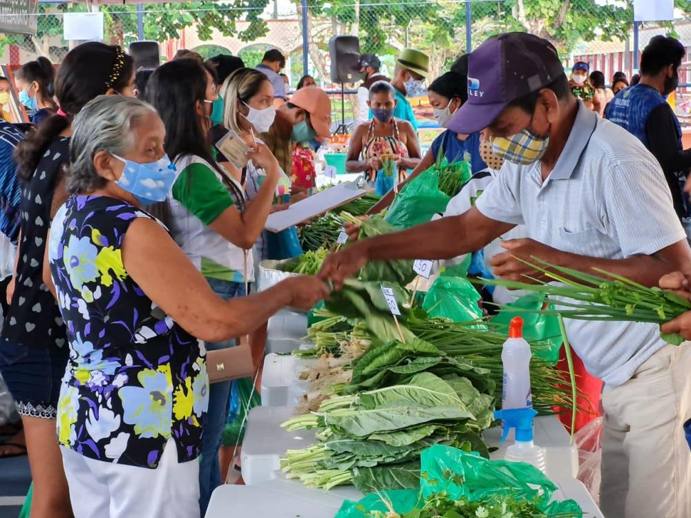 Em Barreirinha, população participa projeto Feira Livre do Produtor Rural 