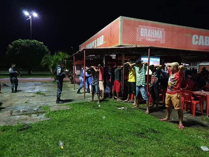 Polícia Militar de Parintins prende trio por tráfico de drogas, durante Operação Saturação