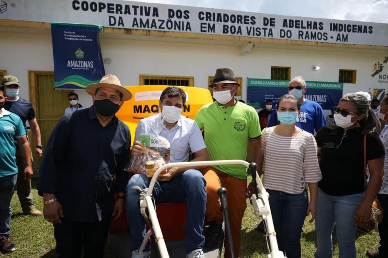 Governo do Amazonas realiza entrega de equipamentos para cooperativa de mel em Boa Vista do Ramos