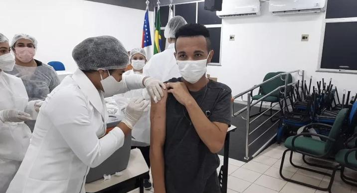 Em Coari, pessoas acima de 18 anos já podem se vacinar contra a Covid-19