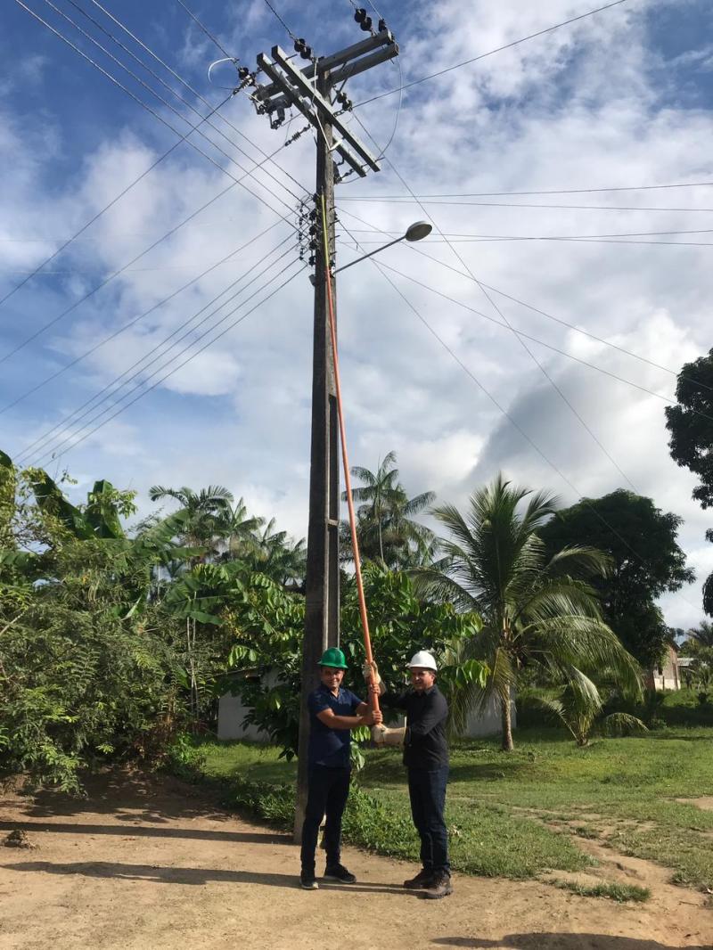 Comunitários do Andirá e Ramos de Baixo recebem energia elétrica trifásica vinda de Barreirinha