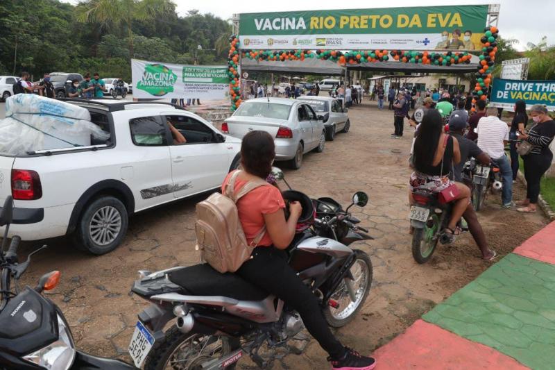 Primeiros vacinados em Rio Preto da Eva sentem alívio e realização ao receberem primeira dose contra Covid-19
