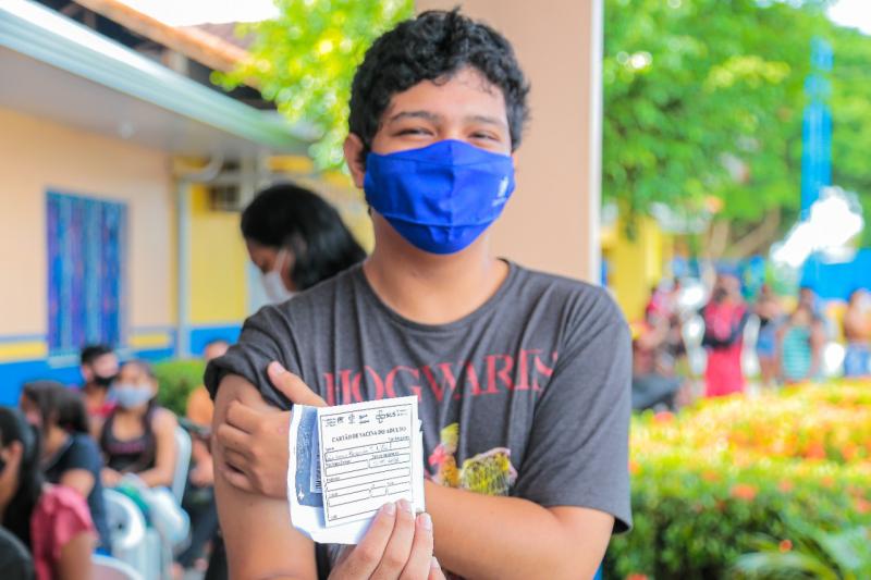 Em Parintins, jovens de 18 e 19 lotam postos de vacinação contra Covid-19