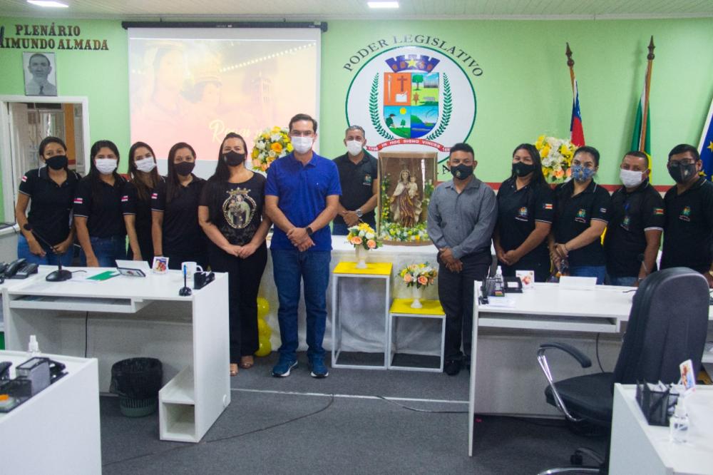 Nossa Senhora do Carmo visita Câmara Municipal de Parintins 
