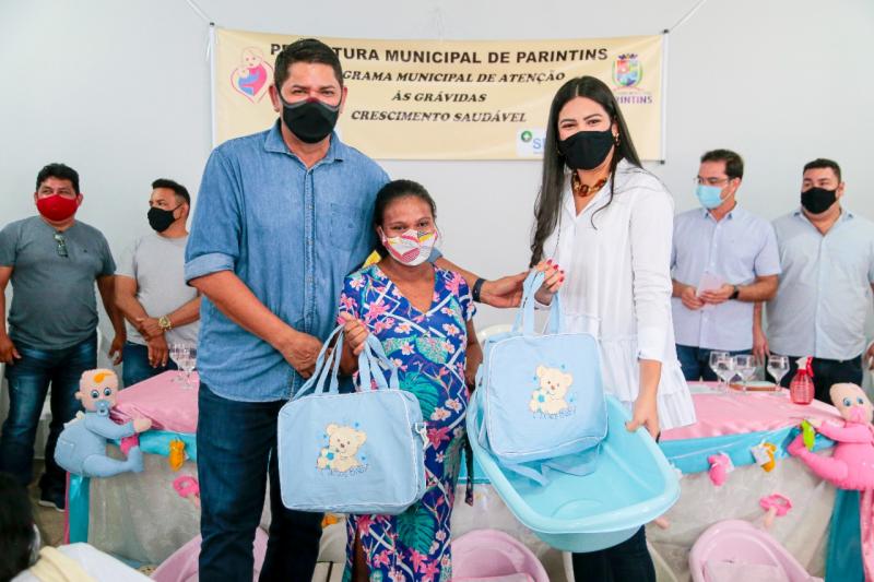Por meio do Programa de Atenção às Grávidas, Prefeitura de Parintins entrega 140 kits bebê
