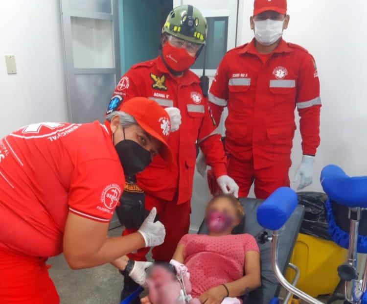 Equipe da Central de Resgate realiza parto dentro de ambulância, em Parintins