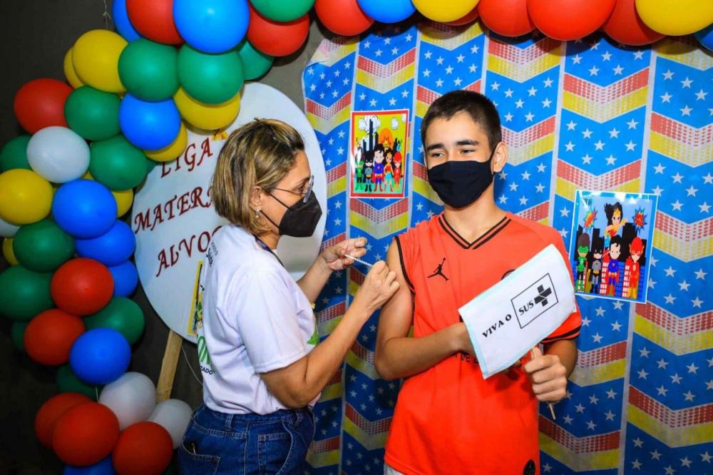 Com os filhos vacinados, pais sentem alívio e segurança contra a Covid-19