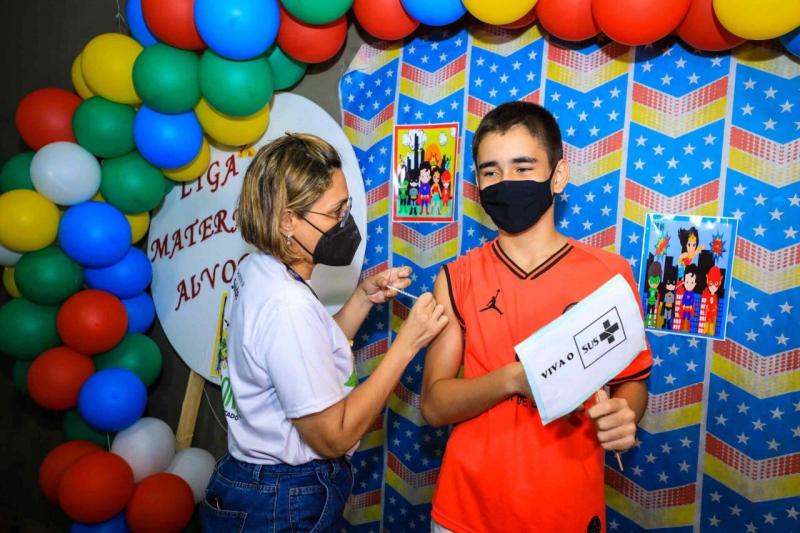 Com os filhos vacinados, pais sentem alívio e segurança contra a Covid-19