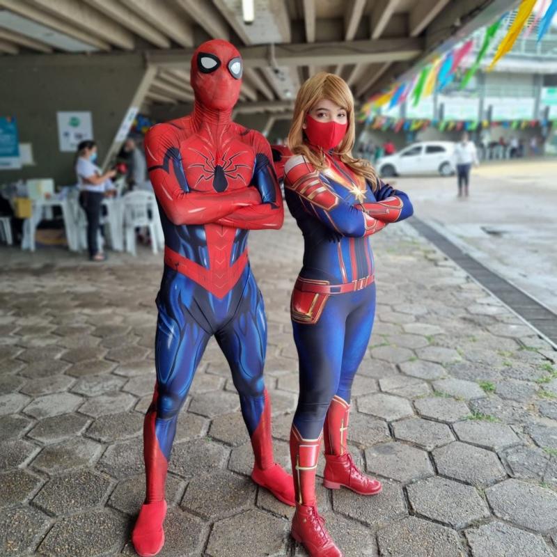 Profissionais da SES-AM incentivam vacinação de adolescentes com heróis dos quadrinhos no Sambódromo