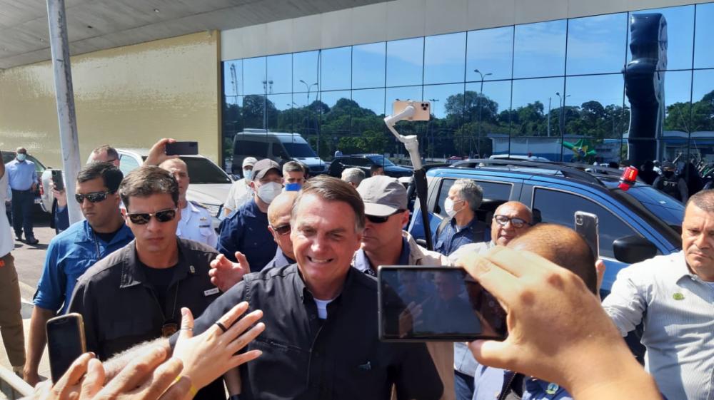 Bolsonaro visita Manaus para inaugurar conjunto residencial